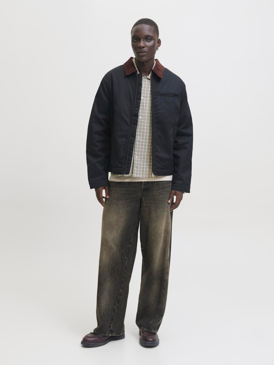 model_shot-front_full